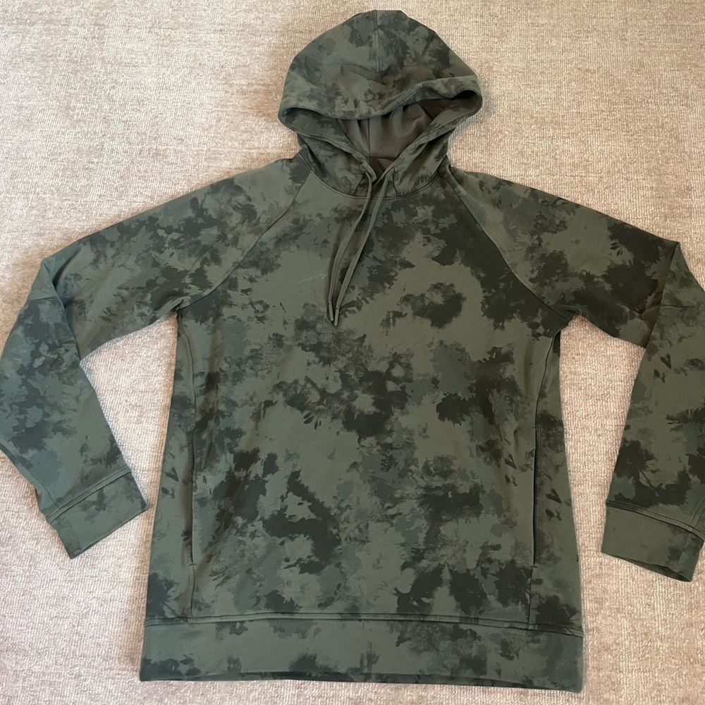 Lululemon’s men’s hooded top camo